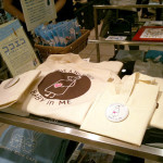 2010年　渋谷の東急東横店や代々木のアースデイでTシャツが販売された他、ブックフェアも開催されました。